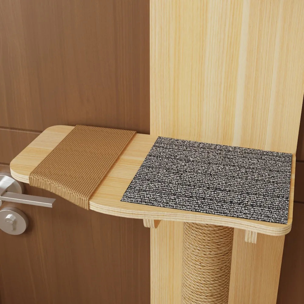 Grimpeur 4 niveaux suspendu sur la porte