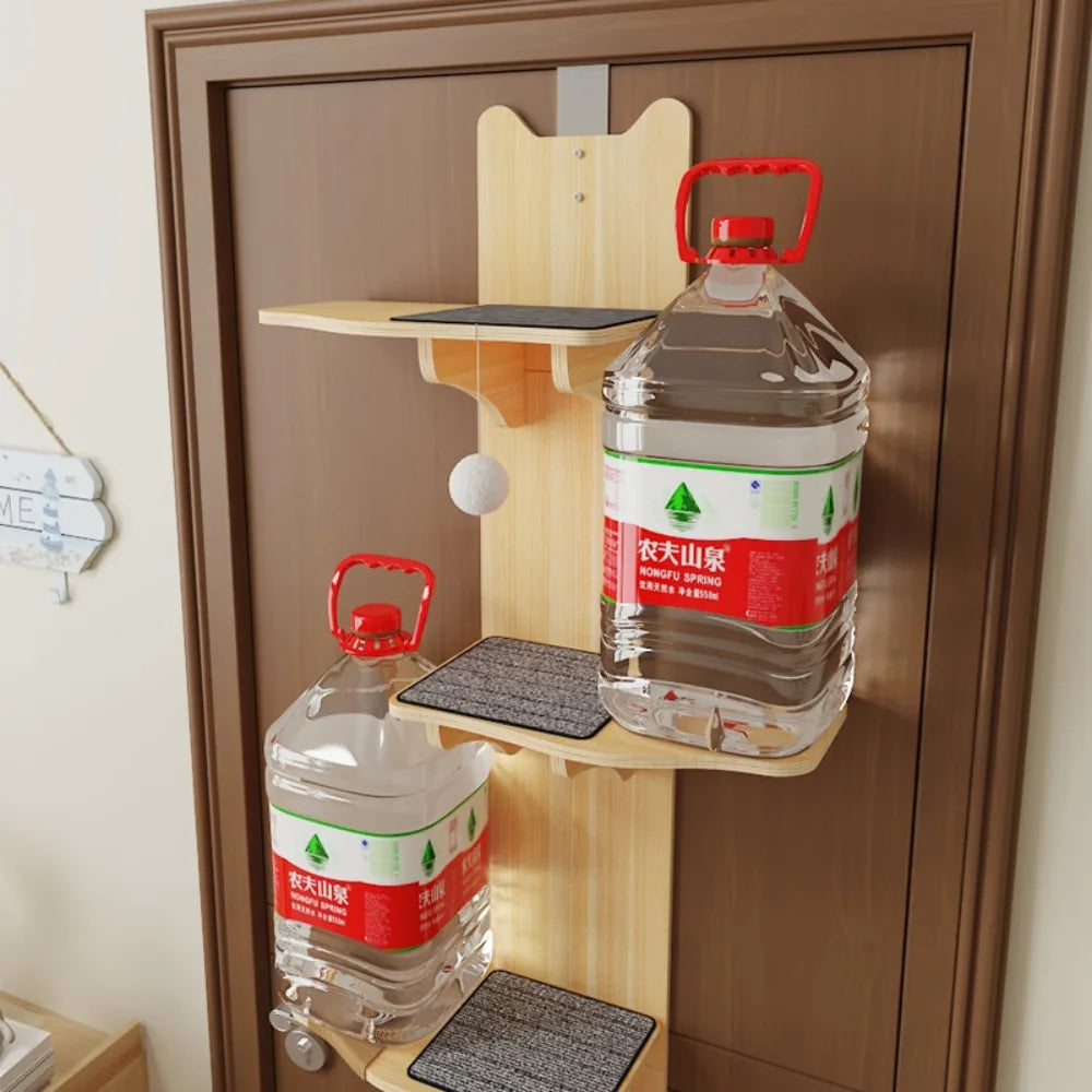 Grimpeur 4 niveaux suspendu sur la porte